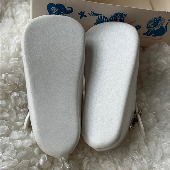 Vintage White Baby Shoes with Cutout Design - Picture 16 of 16